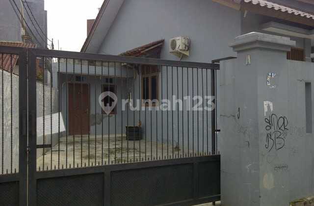 Kosan 8 Pintu Lokasi Strategis dari Akses Jalan @Jakarta Pusat. Kosan 8 Pintu Lokasi Strategis dari Akses Jalan @Jakarta Pusat.