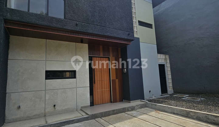 Rumah Full Renovasi di Lokasi Strategis @Kencana Loka BSD Rumah Full Renovasi di Lokasi Strategis @Kencana Loka BSD