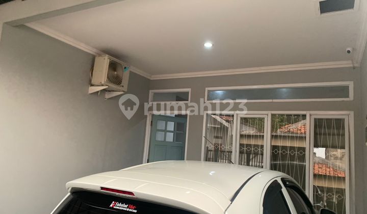 Rumah Minimalis Siap Huni Lokasi Strategis Ada Carport dan Pond @Ciledug 2
