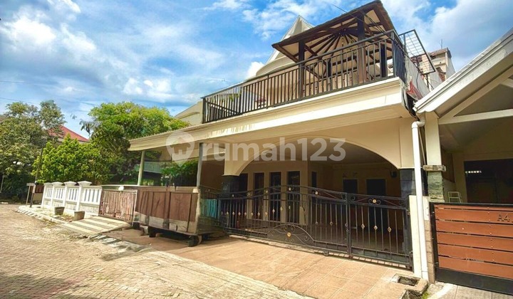 Spacious House Near Sector 9 Bintaro, 2 Floors with a Large Balcony, Flood-Free