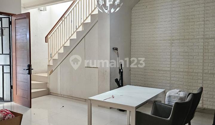 Rumah 2 Lantai Bagus Semi Furnished SHM di Jl. Suka Bakti, Ciputat Tangerang Selatan 2