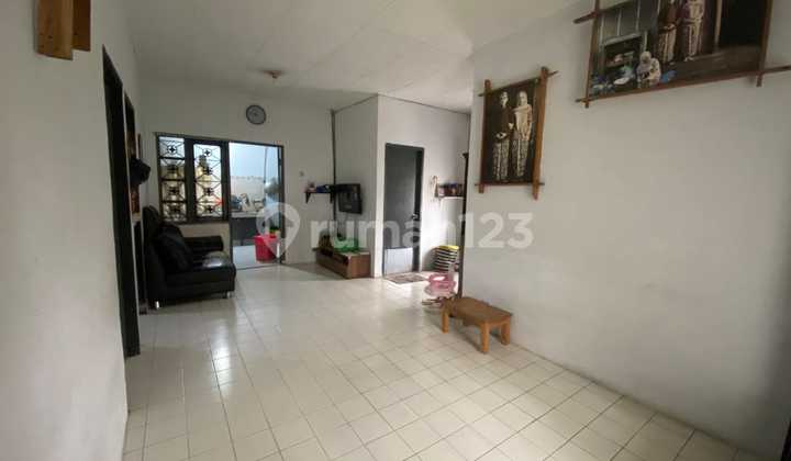 Ready-to-Occupy Home with Comfortable and Green Living at @Graha Raya 2