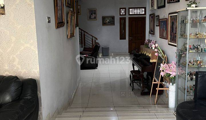 Rumah Siap Huni dengan Swimming Pool di Ciputat 2