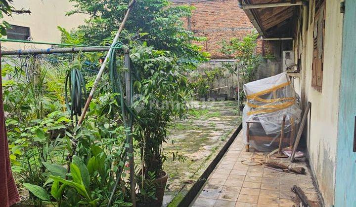 Dijual Rumah Hitung Tanah dekat dari Jalan Raya @Ciledug 1