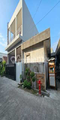 Dijual Cepat Kontrakan 8 Pintu di Ciputat - Lt/Lb 300M2, Token Tiap Pintu