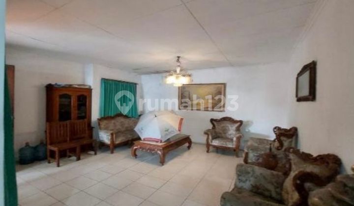 Rumah Lokasi Strategis dengan Halaman Luas. @Petukangan 2