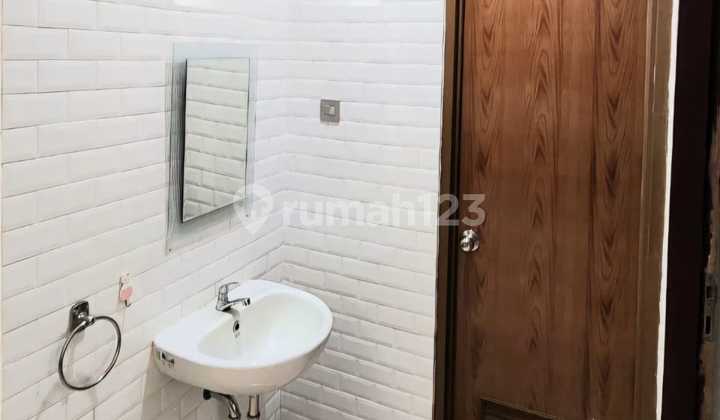 Dijual Rumah 2 Lantai Semi Furnished Kt 3+1 Km 2+1 SHM Siap Huni Surat SHM @Bintaro Sektor 9. 2