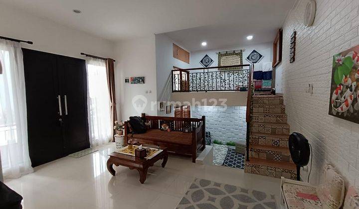 Rumah Cantik Hook Semi Furnished dalam Cluster Dekat Stasiun Jurangmangu 1