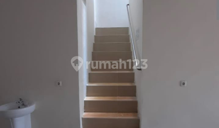 Rumah 2 Lantai Siap Huni, Hunian Nyaman dan Strategis Dekat Bintaro Jaya 2