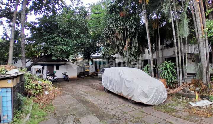 Bangunan Hitung Tanah di pinggir jalan soepomo tebet cocok untuk showroom mobil dan bisnis lainnya