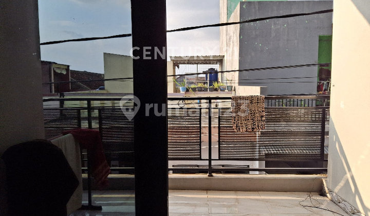 Rumah Minimalis 3 Lantai Semifurnish Sayap Kopo