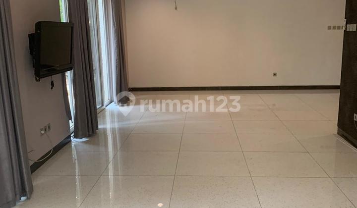 Rumah di Kebayoran Baru