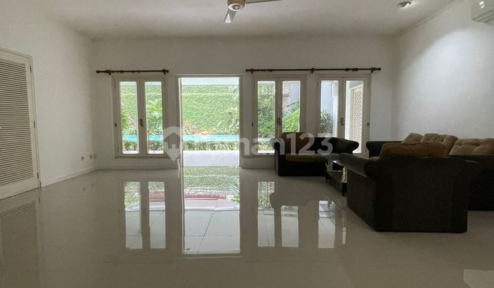 Prestigious Residence in the Heart of Menteng - Central Jakarta Prestigious Residence in the Heart of Menteng - Central Jakarta