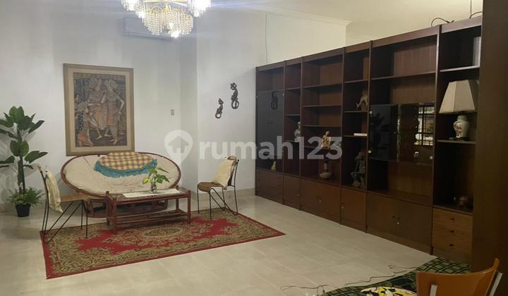 Rumah Lingkungan Asri di Kebayoran Baru Rumah Lingkungan Asri di Kebayoran Baru