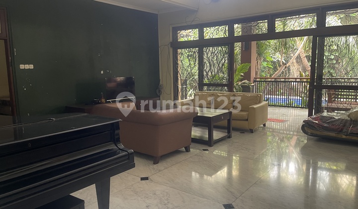 Rumah Besar dan Bagus di Darmawangsa Area 2
