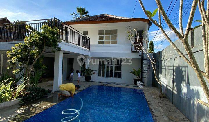 Di  jual vila desa kuta megamendung 1