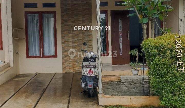 Rumah Bagus Siap Huni Di Depan Taman Dijual Dalam Cluster 1