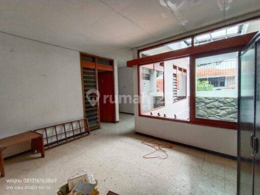 Rumah Terawat 3 Lantai Di Sayap Riau Bandung  2