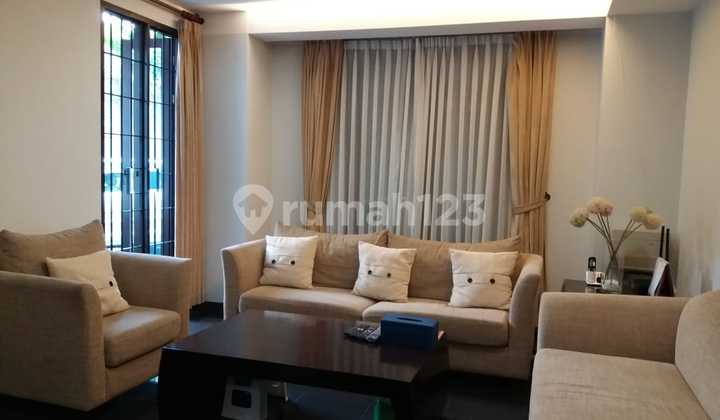 Dijual Rumah dengan Halaman Luas + Kolam renang di Hegarsari Bandung 