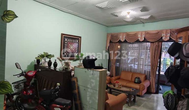 House Suitable for Business in Talaga Bodas Bandung