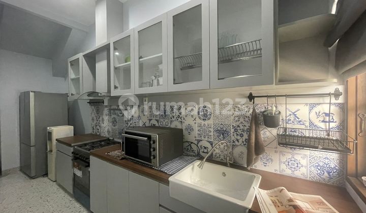 Rumah Modern 3 Lantai dengan Roof Garden Sayap Riau Bandung  2