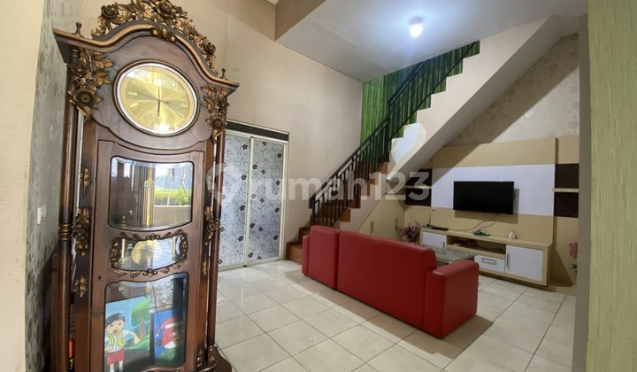 Rumah Depan Taman di Tatar Candraresmi Kota Baru Parahyangan