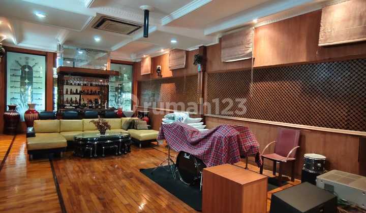 Rumah Mewah Dijual Full Bangunan di Terusan Jakarta Bandung