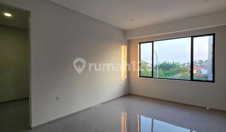 Rumah Baru 3 Lantai di Setraduta Lavida Bandung 2