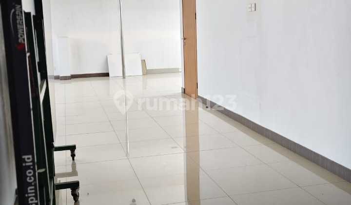 Ruang Usaha Mainroad di Burangrang Bandung