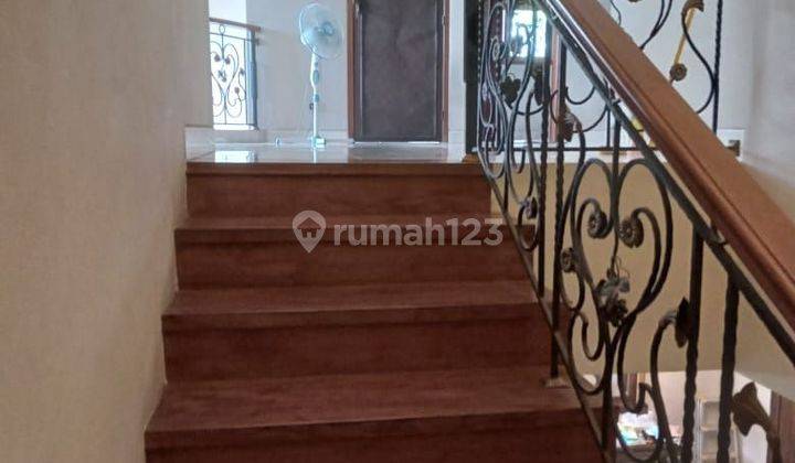 Rumah Bangunan Mandiri 3 Lantai di BSD Puspita Loka  2