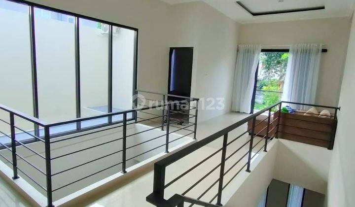 Rumah Cantik Minimalis di BSD Kencana Loka 2