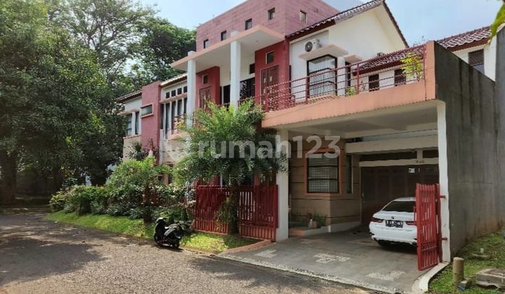 Rumah Dengan Swimming Pool di Lingkungan Asri Siap Huni di Bintaro  