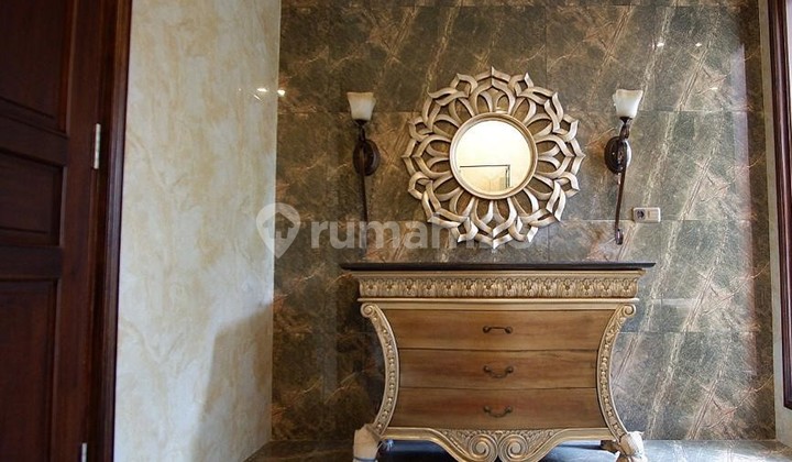 Luxury Ready-to-Occupy House Eligible for Mortgage in Lebak Bulus, South Jakarta 2