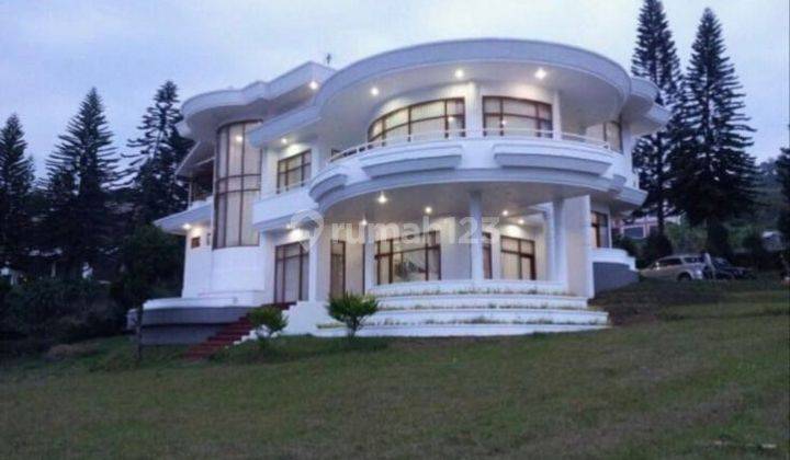 Villa Dengan Tanah Yang Luas Pemandangan Asri Di Lembang Bandung  1