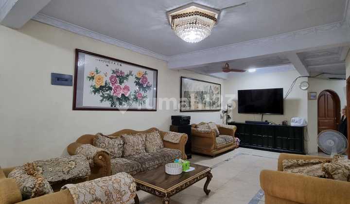 Rumah Muara Karang Hadap Selatan