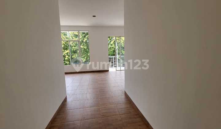 D Jual Rumah Crown Golf 2