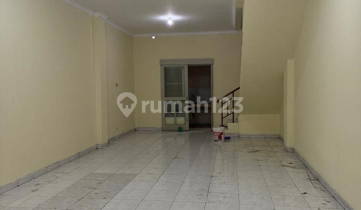 For Rent: City Resort Storefront For Rent: City Resort Storefront