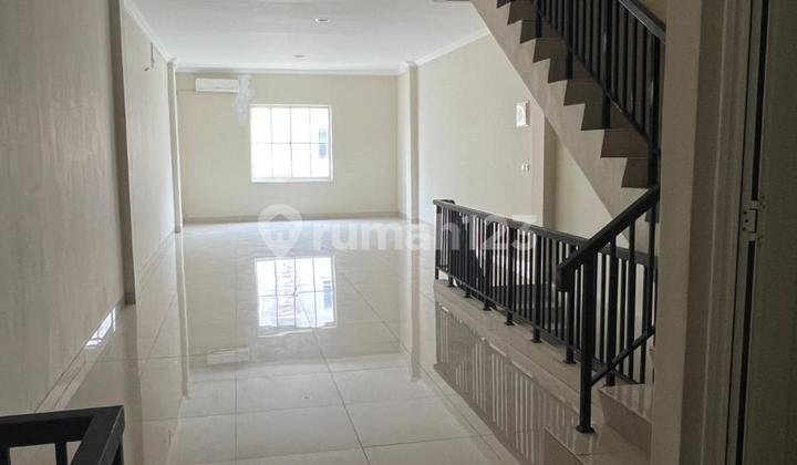 For Rent Green Lake City West-Facing Shop House For Rent Green Lake City West-Facing Shop House