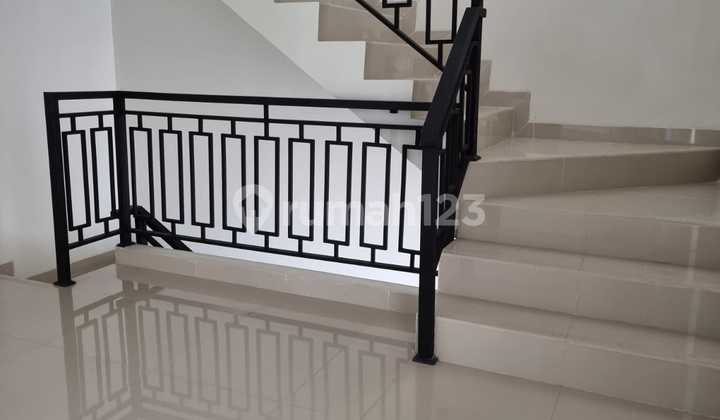 For Sale. Muara Karang Block 4 House 2