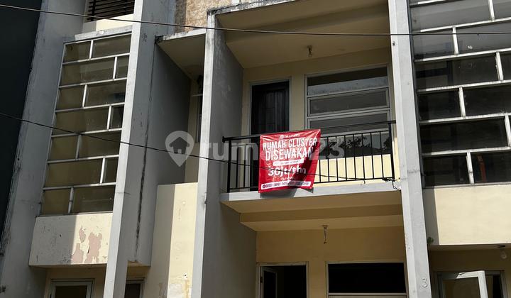 Disewakan Rumah Cluster 3 Lantai di Condet, Jakarta Dekat dengan PGC! 1