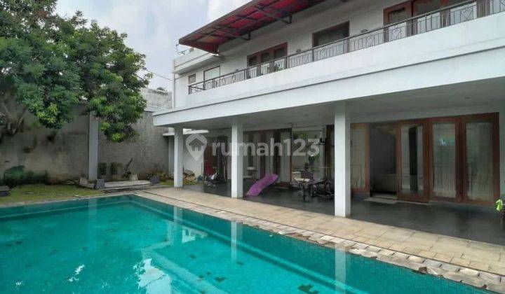 Rumah Luas Mewah Private Pool di Cilandak Jakarta Selatan 2