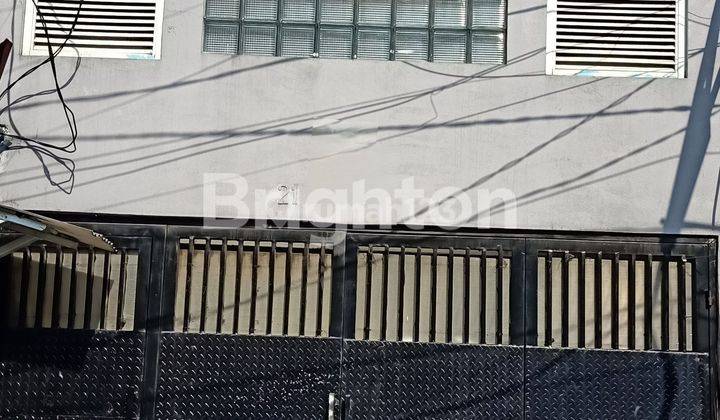 Rumah kos 15 kamar lokasi strategis jalan raya depan Halte busway 1