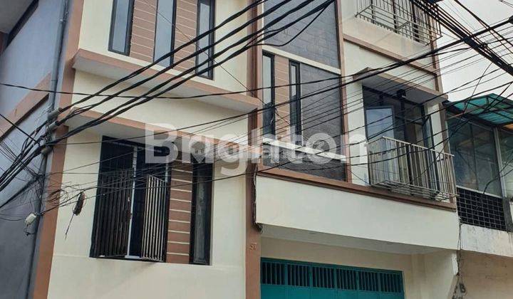 Rumah gandeng strategis 4 Lantai Split Level di Teluk Gong Selatan Aladin Jakarta Utara 1