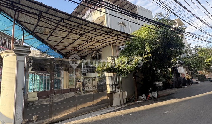 Rumah Besar 3,5 Lantai Strategis Semi Furnitur di Teluk Gong Jakarta Utara