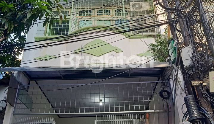Rumah 3 Lantai di Teluk Gong Pejagalan Penjaringan Jakarta Utara Rumah 3 Lantai di Teluk Gong Pejagalan Penjaringan Jakarta Utara