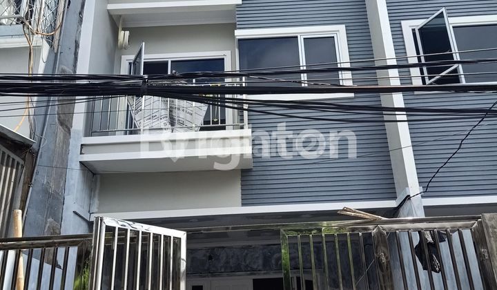 Rumah Baru 3 Lantai Type Hook Di Teluk Gong Jakarta Utara Rumah Baru 3 Lantai Type Hook Di Teluk Gong Jakarta Utara
