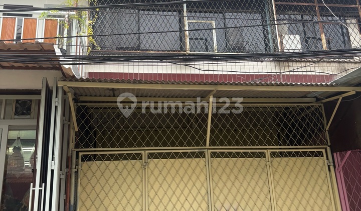 Ruko 1 Lantai Strategis Depan Pasar Jalan Raya di Teluk Gong Jakarta Utara