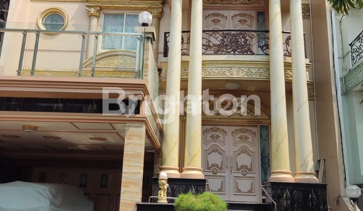 Rumah Mewah 2,5 Lantai Full Furnished Hook cluster Florence Pantai Indah Kapuk PIK Jakarta Utara