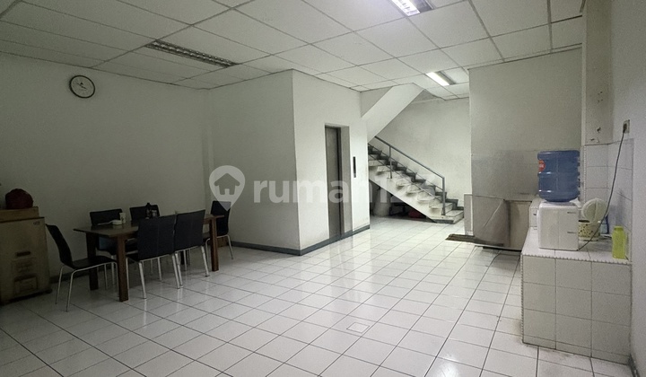 5.5-Storey Shop House + Lift in East Cideng, Strategic & Adjacent 2