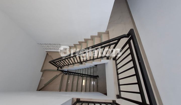 3-Story House in Teluk Gong, North Jakarta 3-Story House in Teluk Gong, North Jakarta
